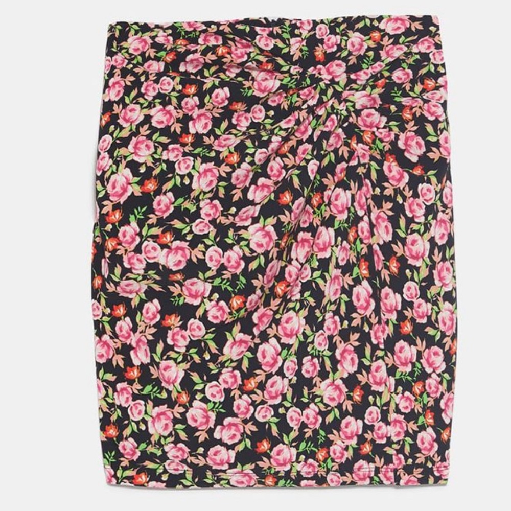 Zara mini floral pink skirt with front rushing M